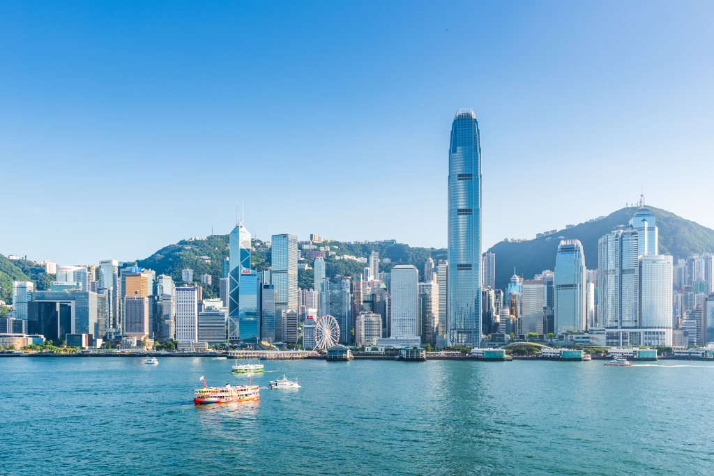 香港背靠祖國，聯通世界，以其獨特的制度和區位優勢成為內外雙向開放的重要樞紐（圖：視覺中國）