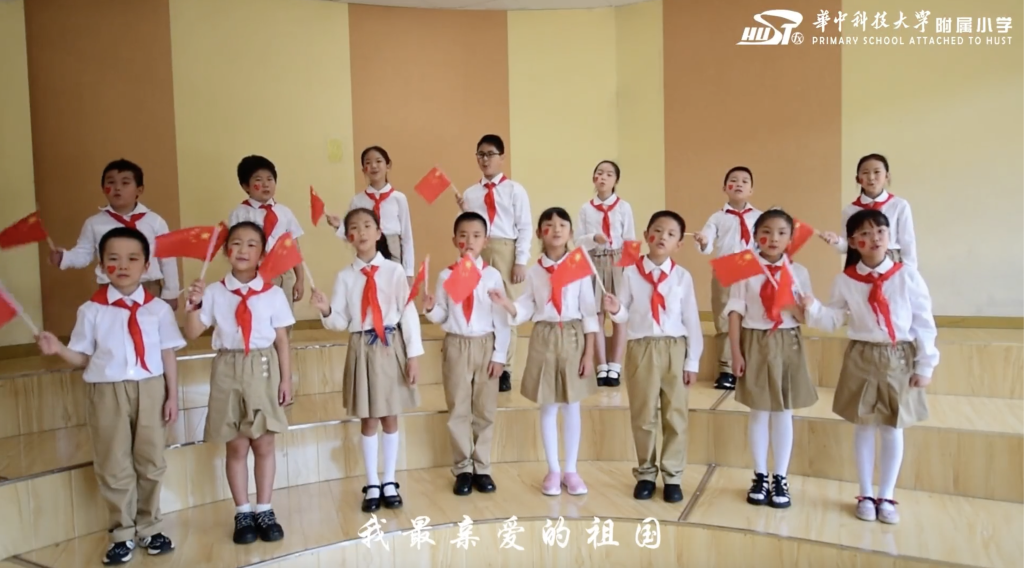 6 武汉华中科技大学附属小学学生献唱《我和我的祖国》