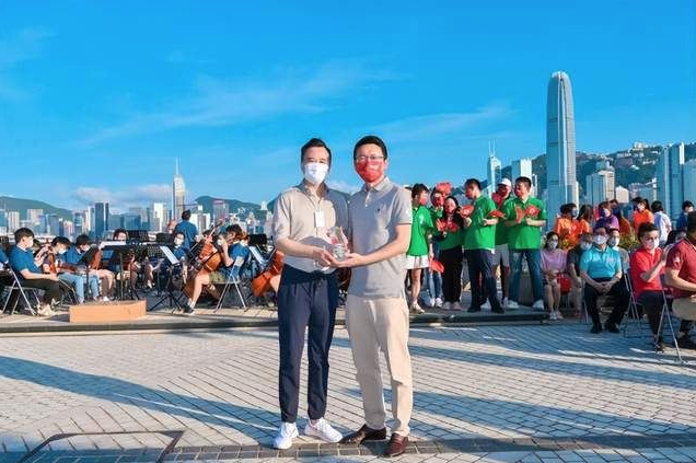 左1香港青年爱乐乐团慈善基金会副主席周一,2绿科科技国际有限公司赵凯副总裁 截图 2022-07-12 上午11.09.24