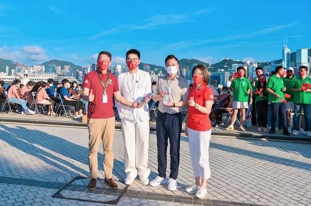 左1香港华菁会主席李中,2青年爱国企业家韩旭洋,3香港青年爱乐乐团副主席周一,4香港爱乐乐团慈善基金会主席团成员叶吴彬彬 截图 2022-07-12 上午11.08.17