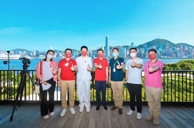 左1鑫港纺织总经理刘雪梅,2光大控股副总裁苏晓鹏,3,青年爱国企业家韩旭洋,4,光大控股总裁张明翱,5香港华菁会主席李中,6香港华菁会常务副秘书长温凡,7香港青年爱乐乐团慈善基金会副主席李攀 截图 2022-07-12 上午11.10.42