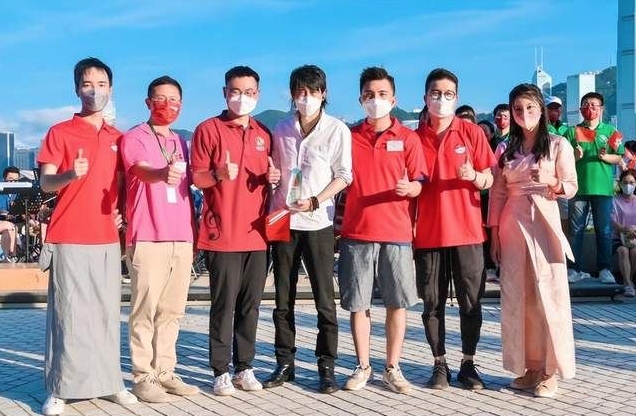 左1西藏香港青年交流促进会古家辉副主席,2香港青年爱乐乐团慈善基金会副主席李攀,3香港华菁会常务副秘书长温凡,4西藏香港交流促进会会长詹胜,5西藏香港交流促进会执行主席杨淼,6西藏香港交流促进会副主席杨振年,7西藏香港交流促进会常务会董陈依 截图 2022-07-12 上午11.16.01