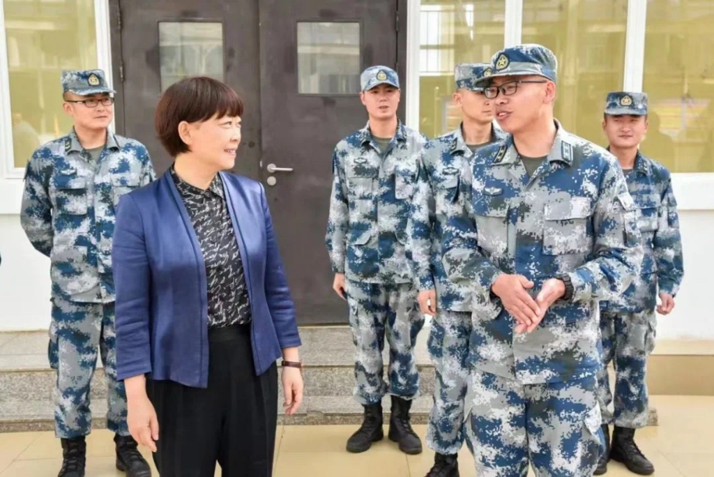 浦虹慰问驻丽空军某部官兵