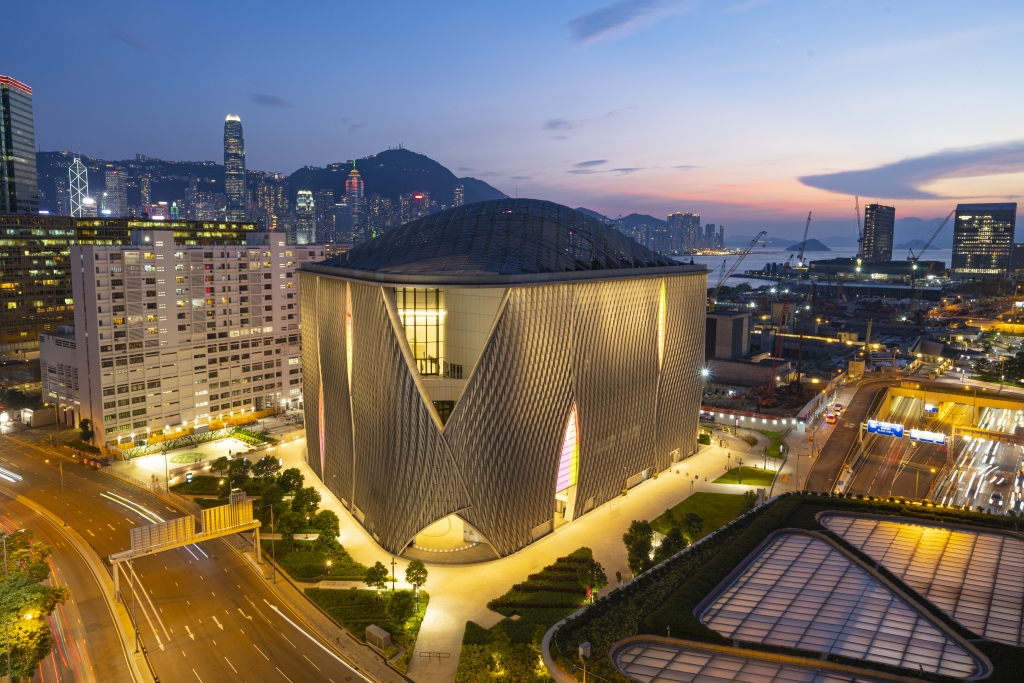 「中外文化藝術交流中心」是香港新定位。圖為位於西九龍的戲曲中心(1)