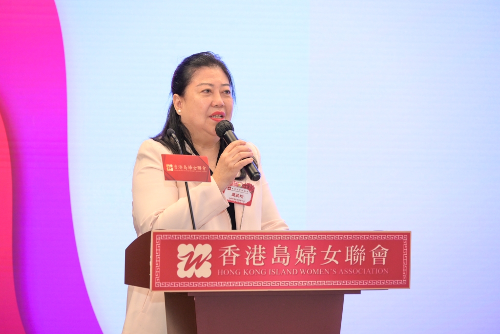 全国妇联港区特邀代表、⾹港道教联合会副主席叶映均⼥⼠