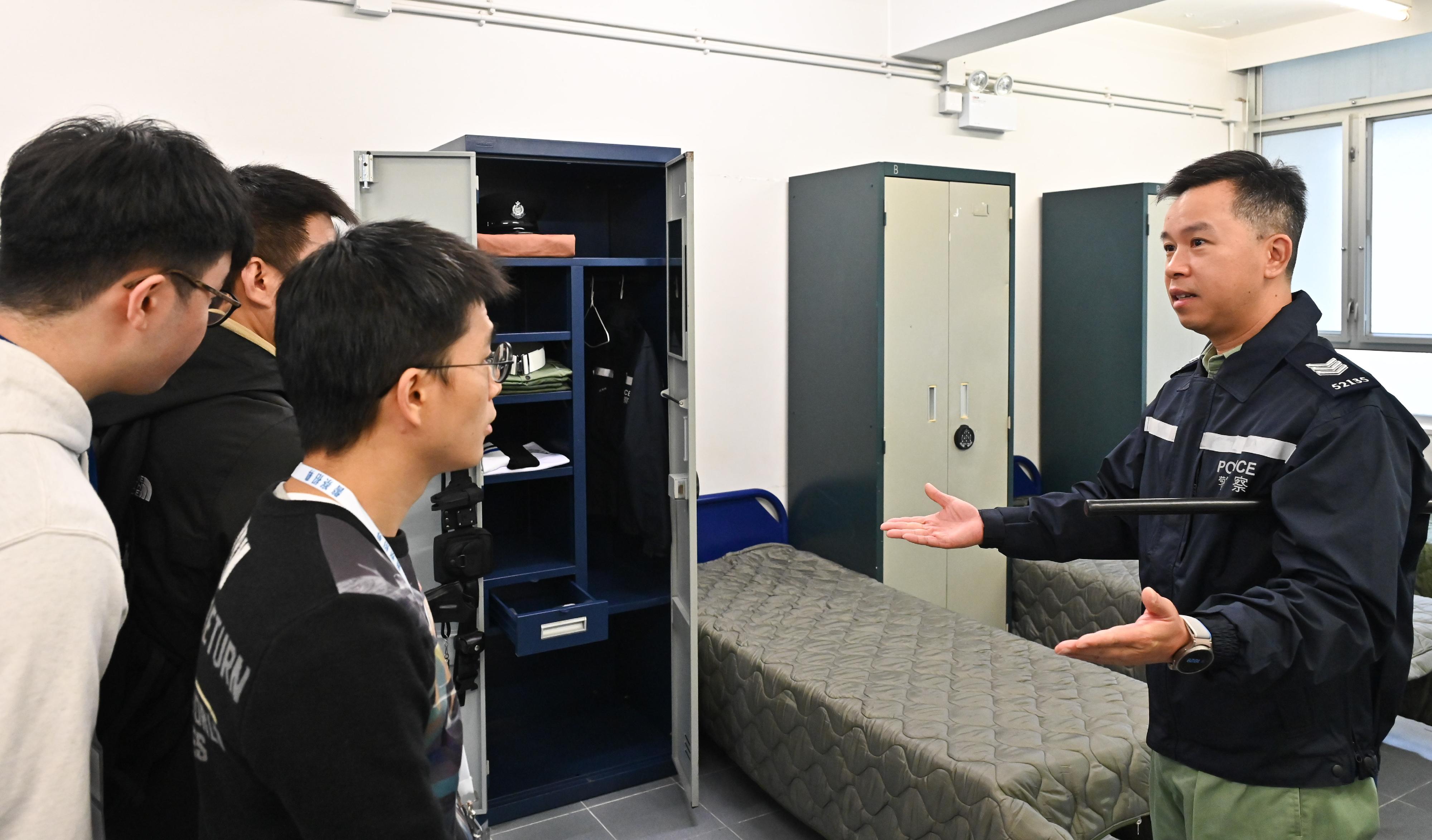 参加者参与学警营房宿舍深度游，了解学院训练生活点滴。 