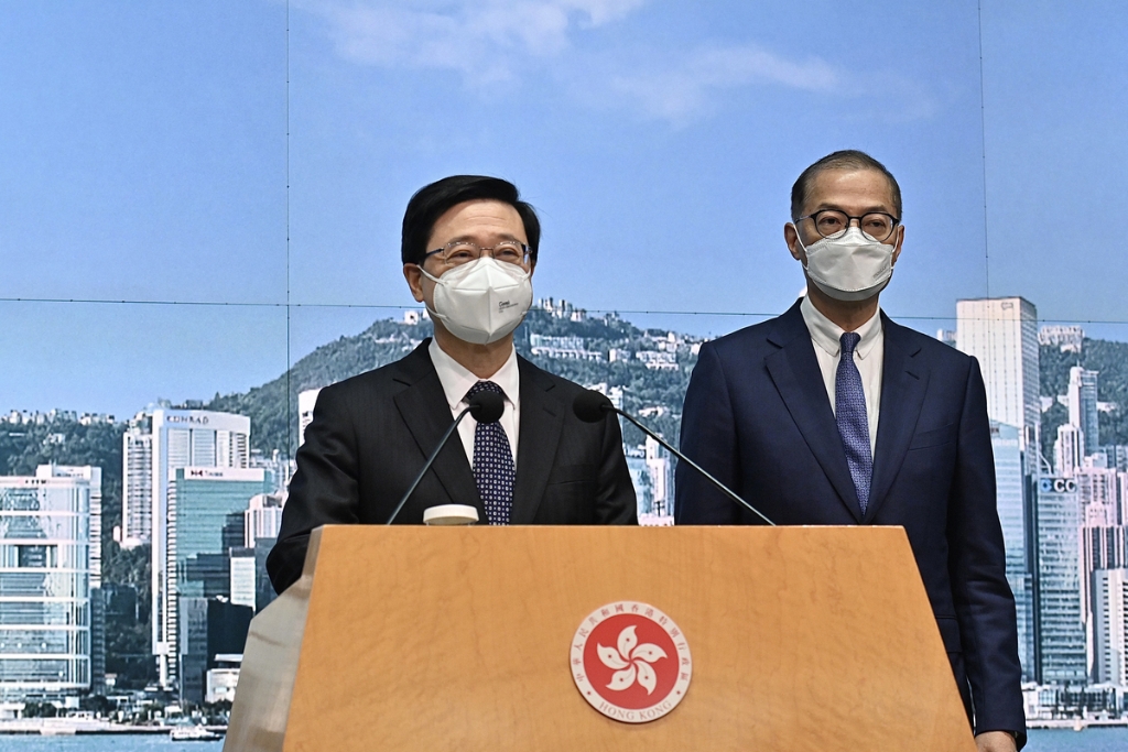 香港行政長官李家超2月28日出席行政會議前宣布全面撤銷口罩令，香港邁出全面復常重要一步
