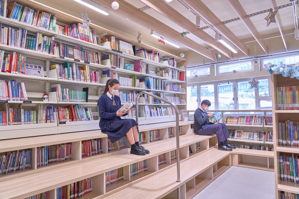 中華基督教會桂華山中學將有45年歷史的圖書館打造成一所綜合性的現代化智能圖書館