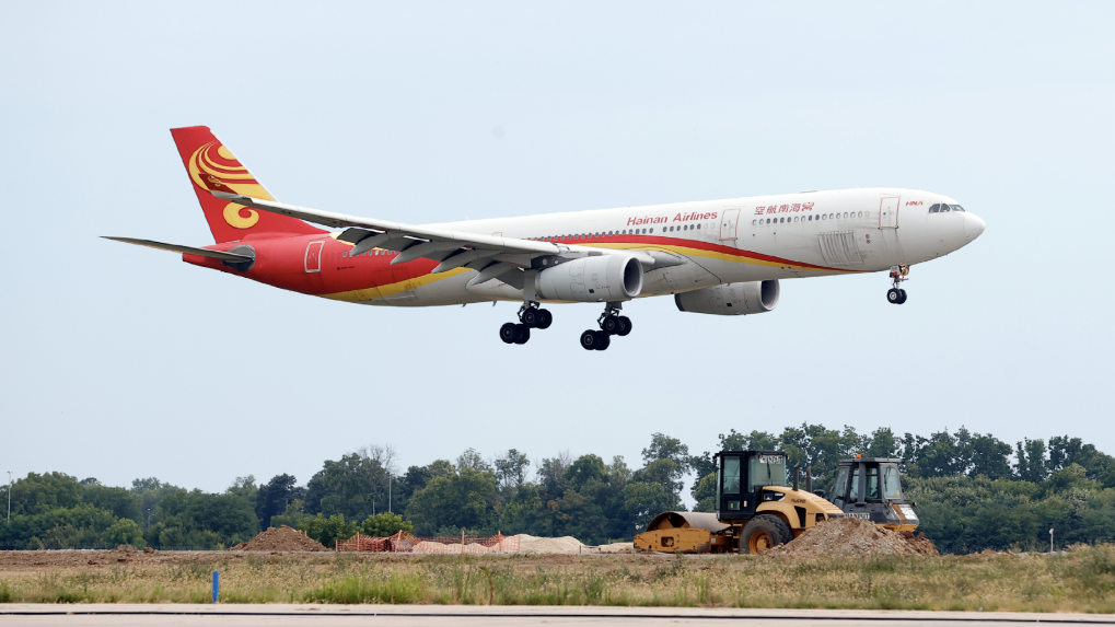 A plane of Hainan Airlines arrives at Nikola Tesla Airport in Belgrade July 16, 2022. China's Hainan Airlines opened a direct fight to link Beijing, capital of China, and Belgrade, capital of Serbia. (from: Xinhua)