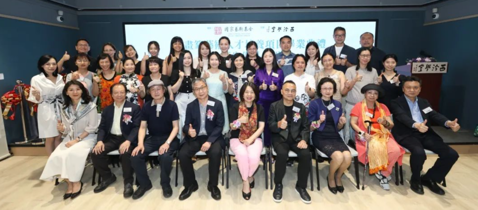 一众嘉宾及学员合照