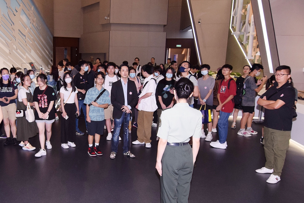 学员参观展览中心1