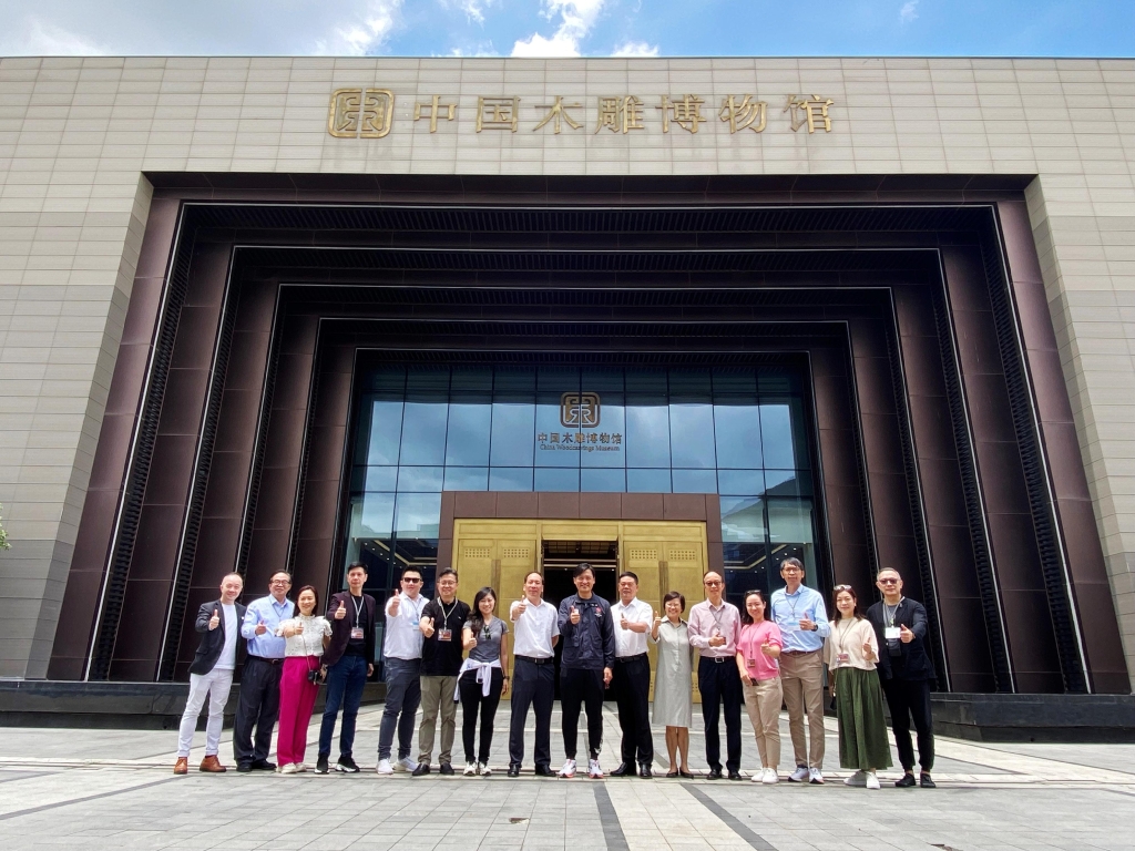 立法会民政及文化体育事务委员会访问团今日（八月二日）前往东阳市继续职务访问。图示访问团于中国木雕博物馆合照。