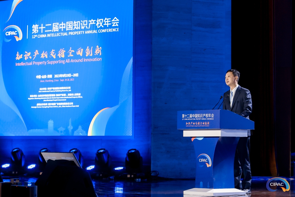 華為公司高級副總裁、公共及政府事務部總裁王劍峰發表主旨演講