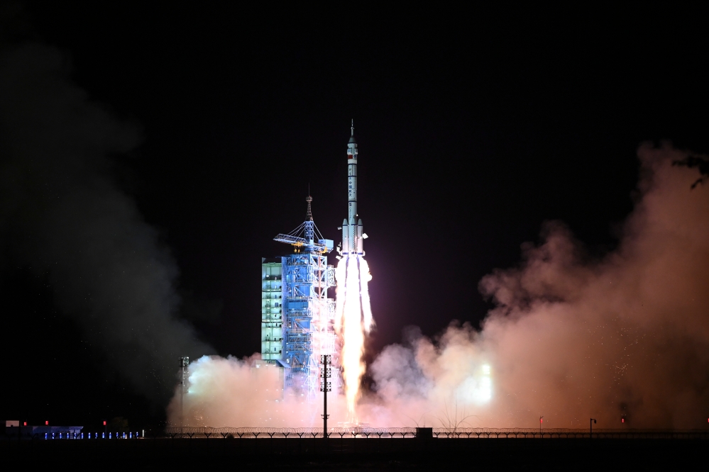 (EyesOnSci)+CHINA-JIUQUAN-SHENZHOU-19-LAUNCH+(CN)+XxjpbeE007020_20241030_PEPFN0A001