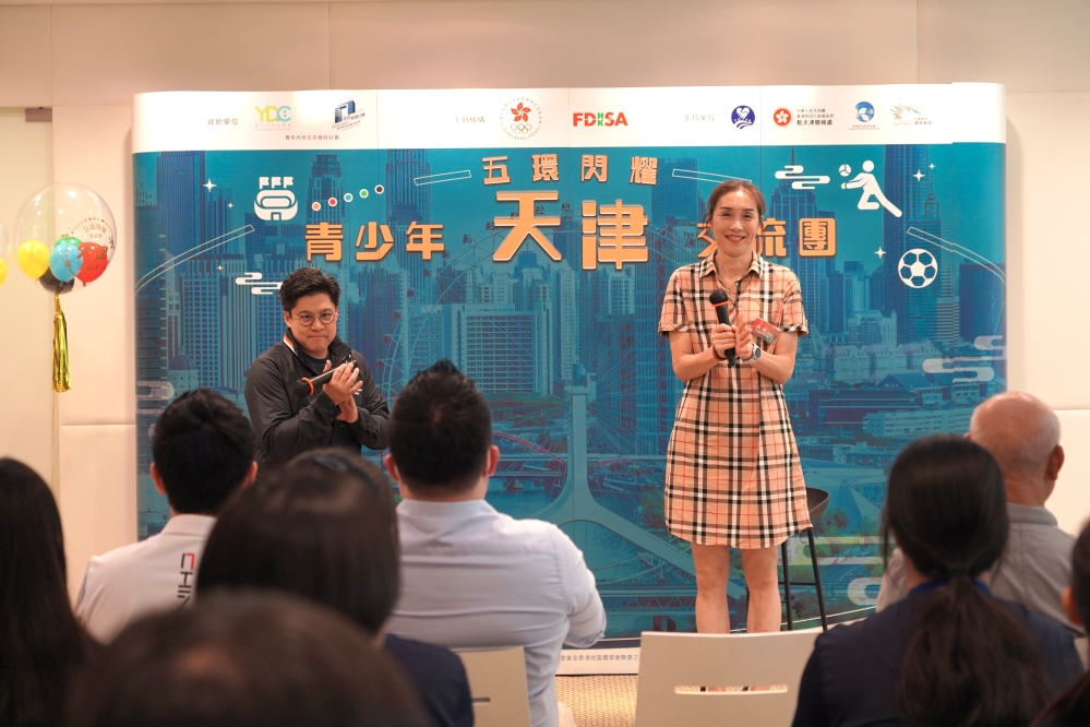图四：国家队前女排队长孙玥希望学生在天津参观女排精神展，能学习到中国女排永不放弃的精神