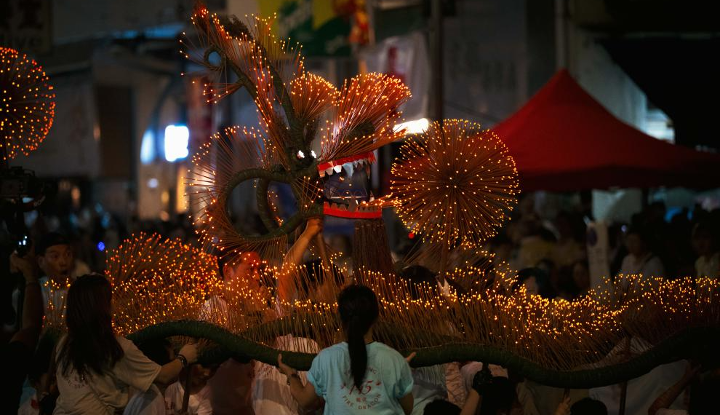 香港百年“火龙”舞出新气象