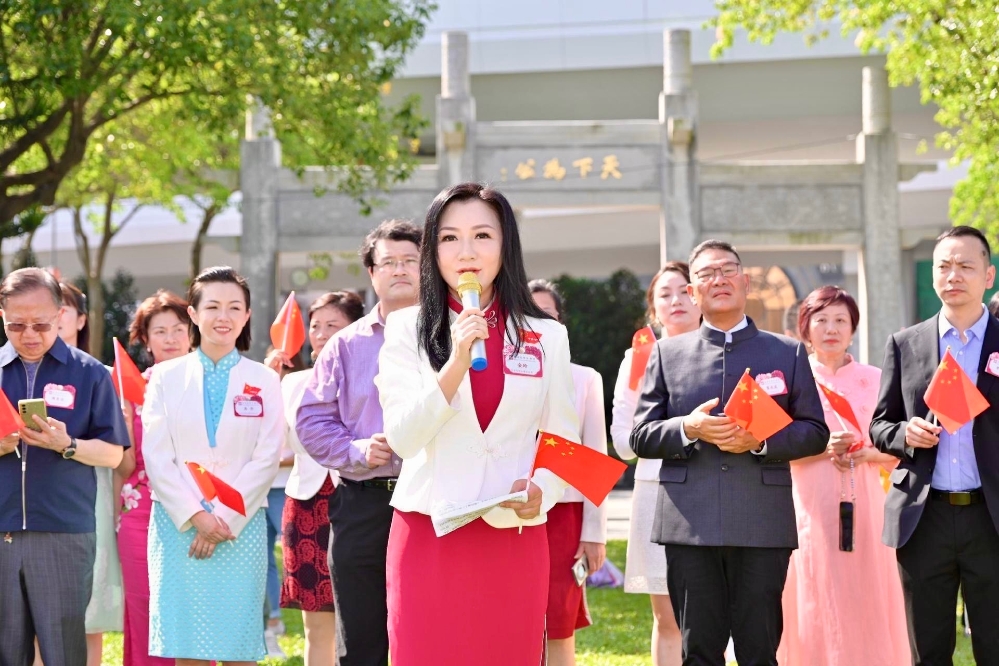 ⾹港岛妇⼥联会主席⾦玲MH